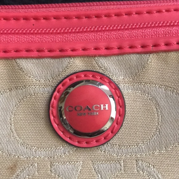 Coach wristlet, cream and coral - Picture 2 of 9